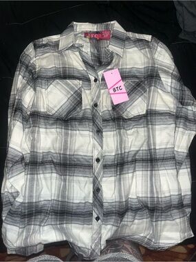 BTC Black & White Plaid Button-Up Shirt size large NWT